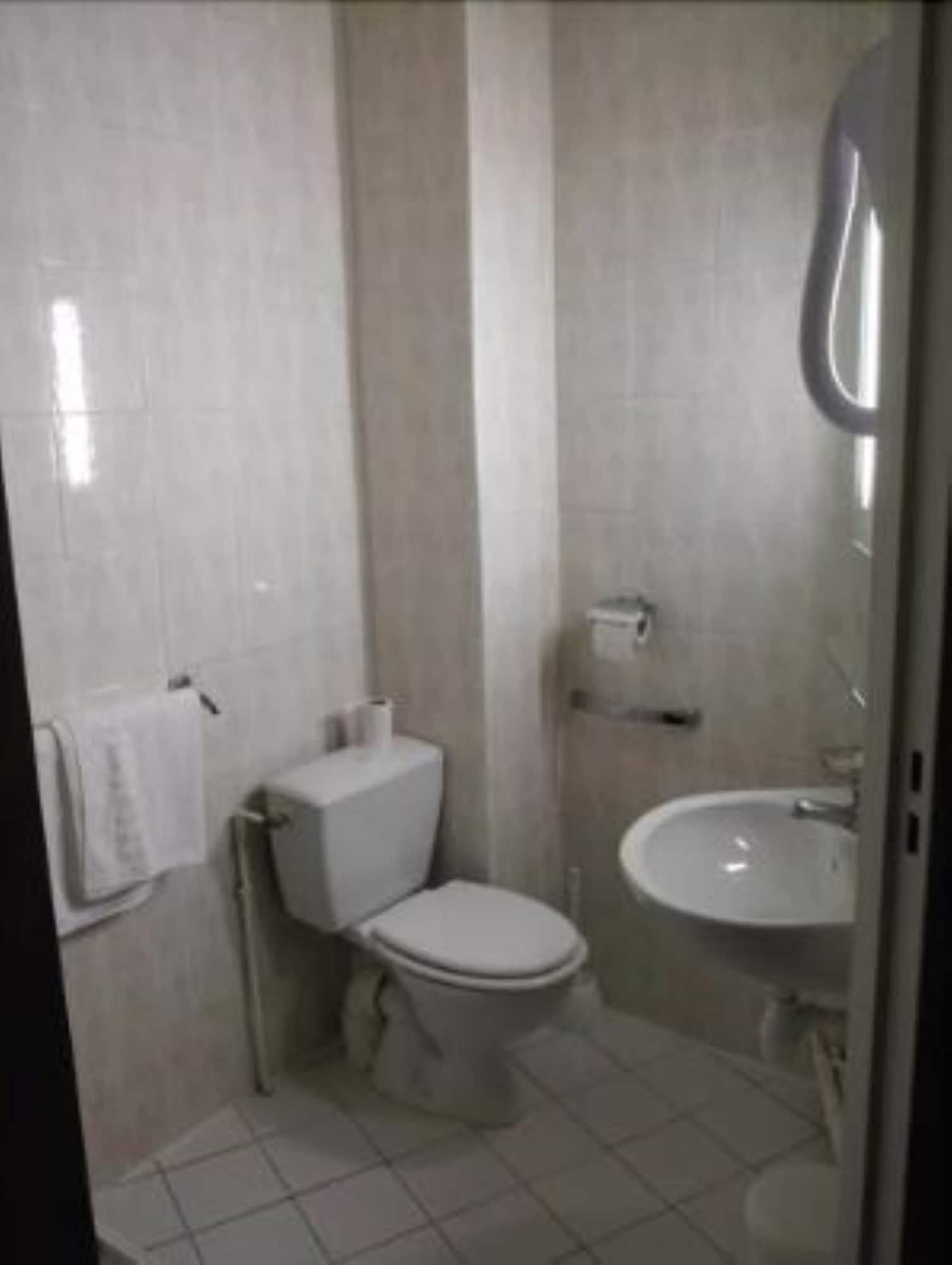 Hotel Du Chemin Vert Париж Екстериор снимка