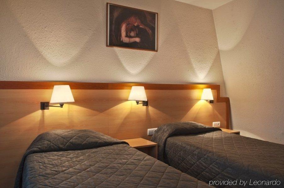 Hotel Du Chemin Vert Париж Екстериор снимка
