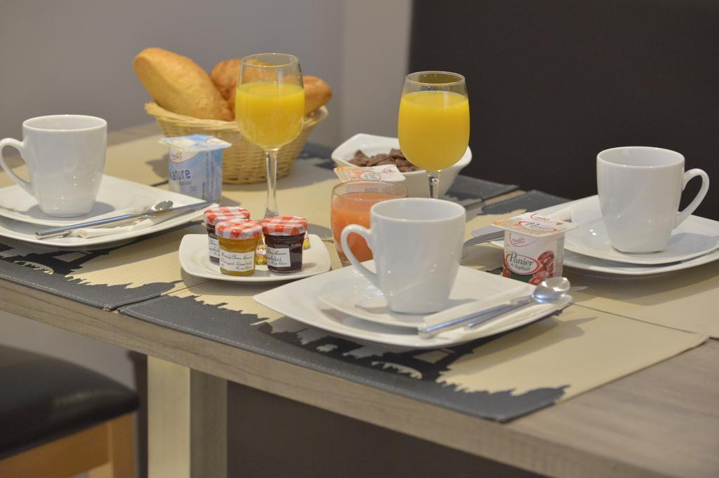 Hotel Du Chemin Vert Париж Екстериор снимка